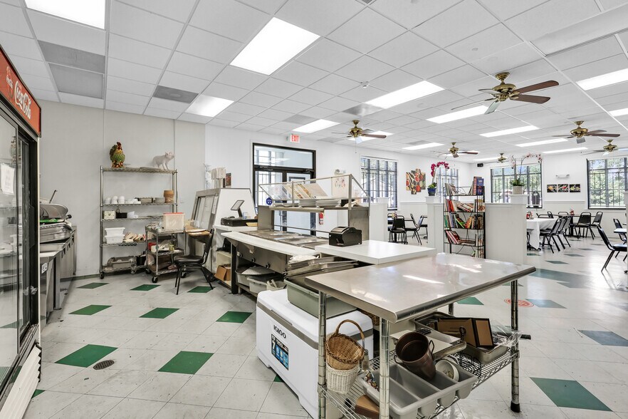 More Photos Of 114 Horizon Park Dr, Savannah Restaurant For Sale