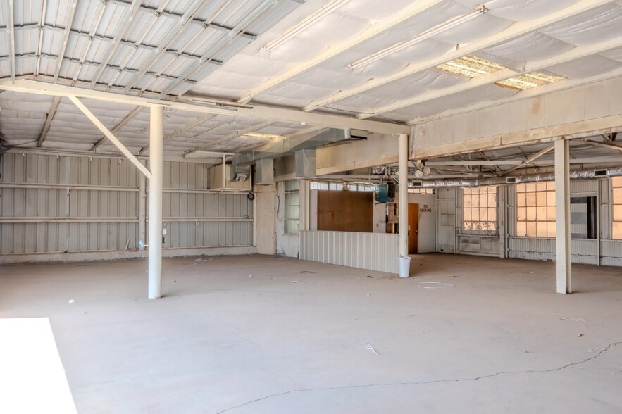 More Photos Of 6941 Commerce Ave, El Paso Warehouse For Sale