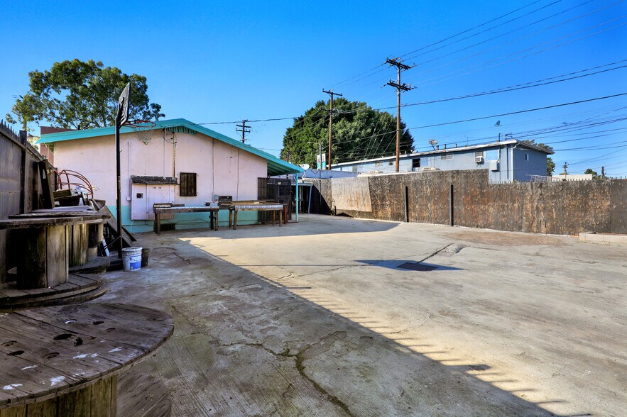 More Photos Of 1852-1862 Santa Fe Ave, Long Beach Storefront For Lease