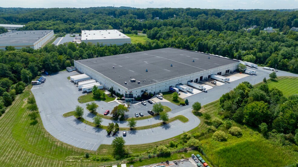 More Photos Of 22 Blackhawk Ln, Elizabethtown Distribution For Sale