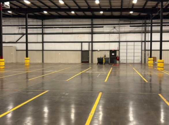 More Photos Of 281 Industrial Dr, Gretna Manufacturing For Lease