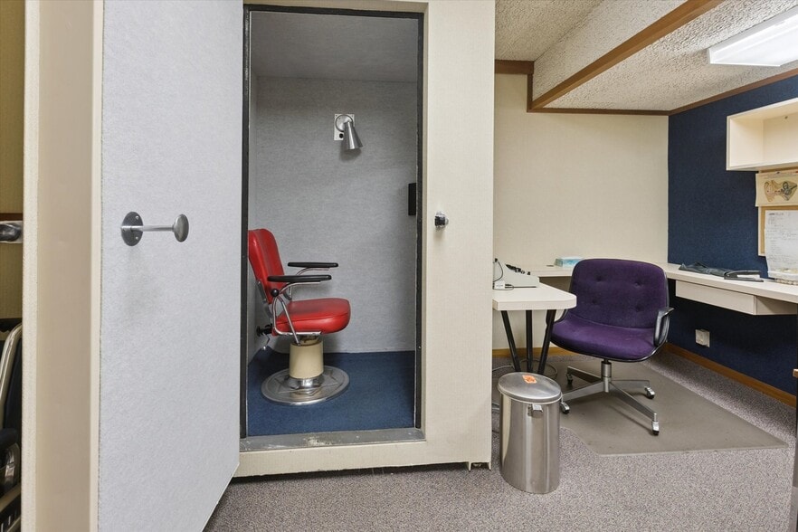 More Photos Of 1003 Mulholland St, Bay City Office For Sale