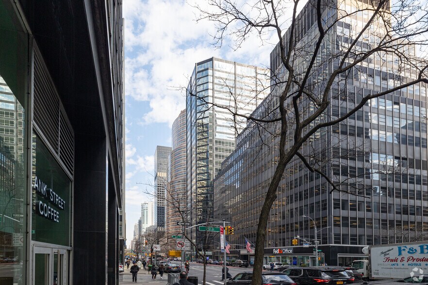 More Photos Of 875 Third Ave, New York Coworking Space