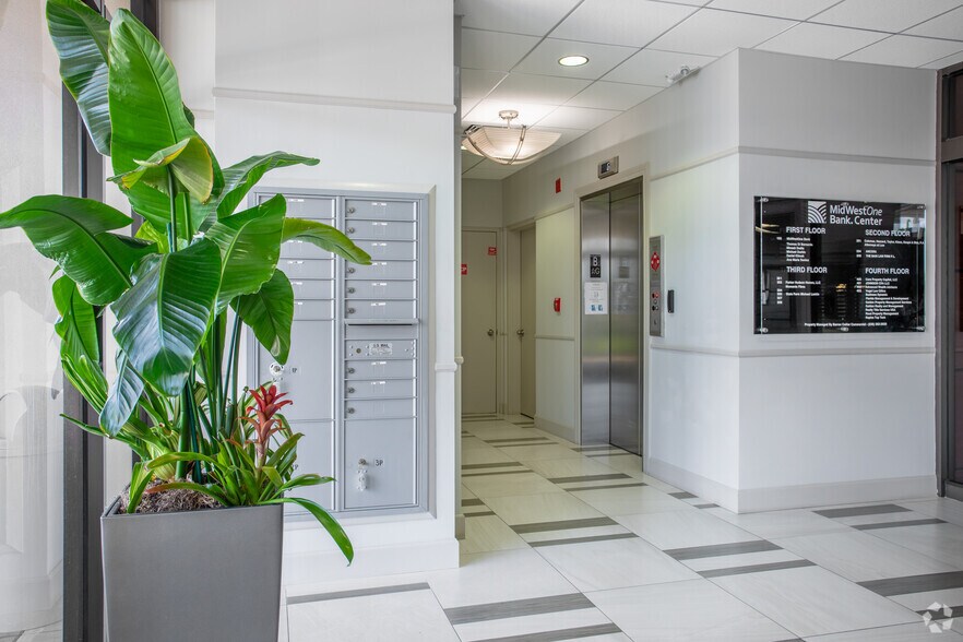 More Photos Of 4099 Tamiami Trl N, Naples Office For Lease