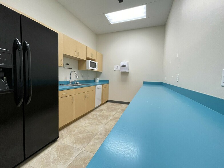 More Photos Of 1701 NW 80th Blvd, Gainesville Office For Sale