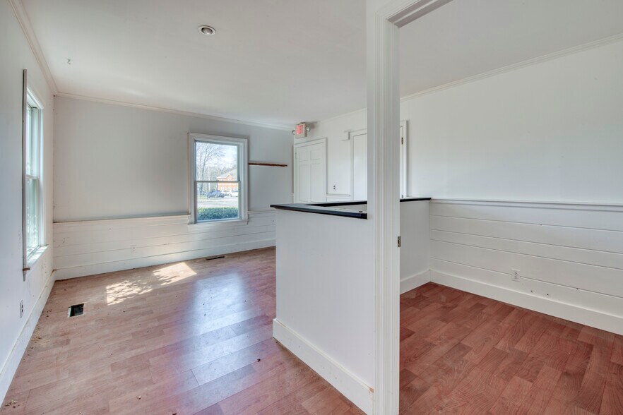 More Photos Of 339 Meeting House Ln, Southampton Healthcare For Sale