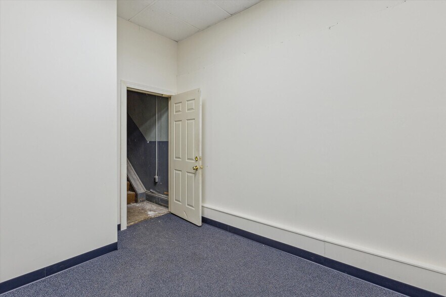 More Photos Of 711 Washington Ave, Bay City Medical For Sale