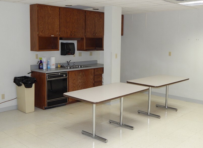 More Photos Of 13720 E 42nd Ter, Independence Office For Lease