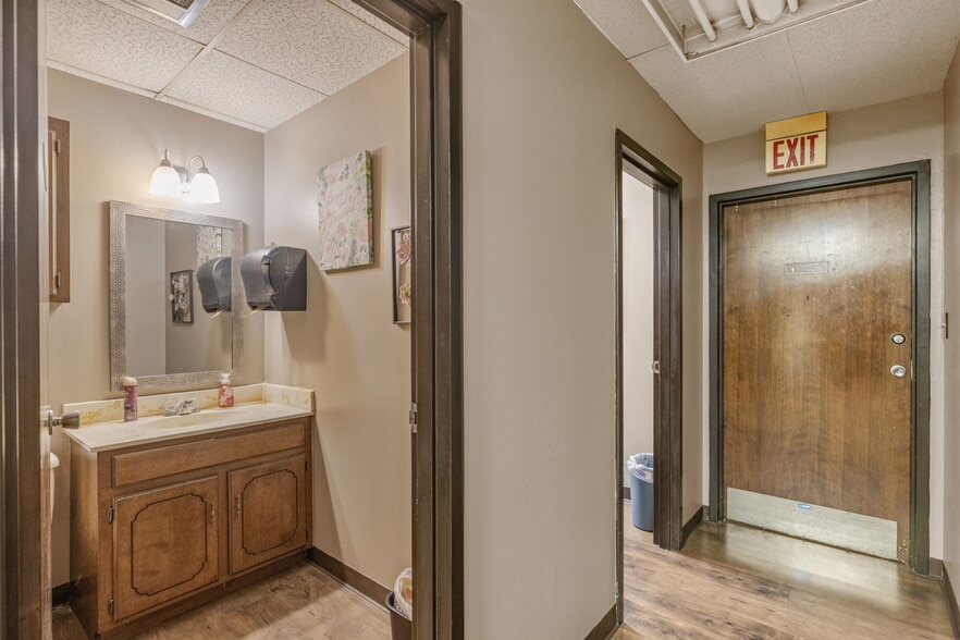 More Photos Of 6580 E Skelly Dr, Tulsa Manufacturing For Sale