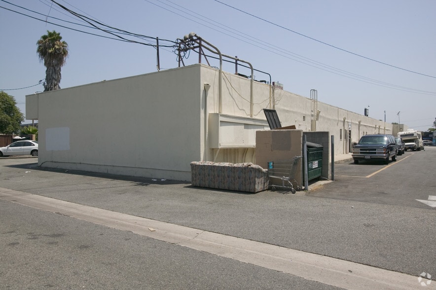 More Photos Of 5453-5465 Del Amo Blvd, Lakewood Unknown For Lease