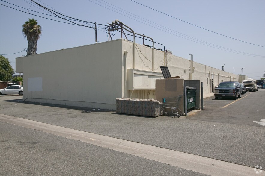 More Photos Of 5455-5465 Del Amo Blvd, Lakewood Storefront Retail Office For Lease