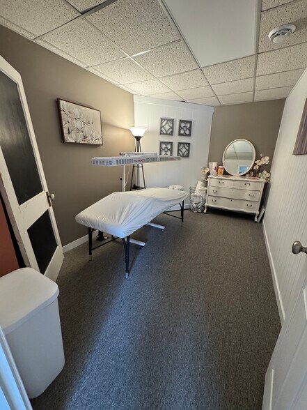 More Photos Of 1004 Brodhead Rd, Coraopolis Office For Lease