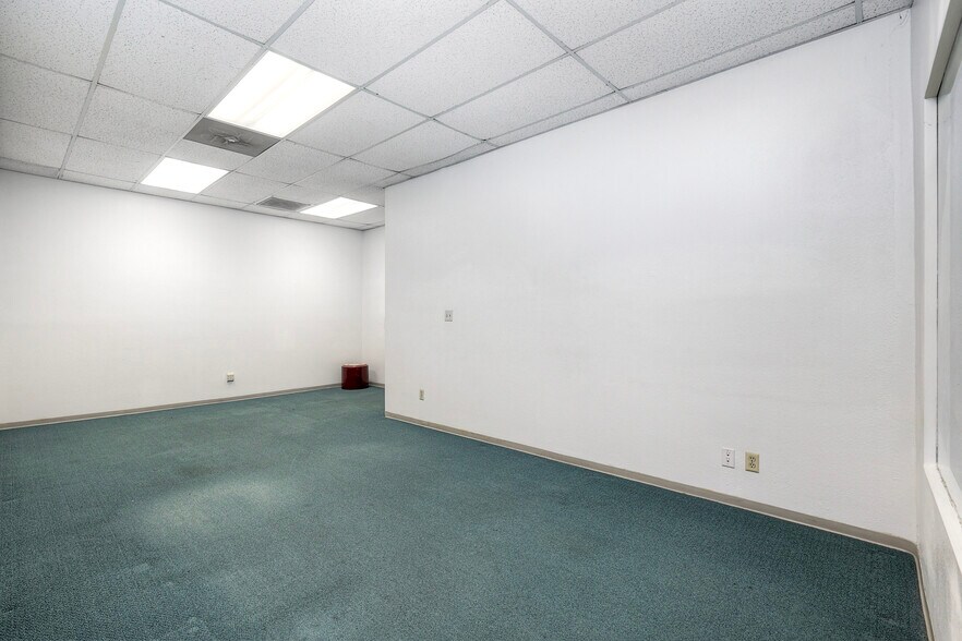 More Photos Of 5959 Mission Gorge Rd, San Diego Office For Sale