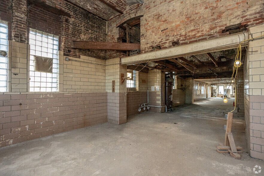 More Photos Of 102 33rd St, Pittsburgh Warehouse For Sale