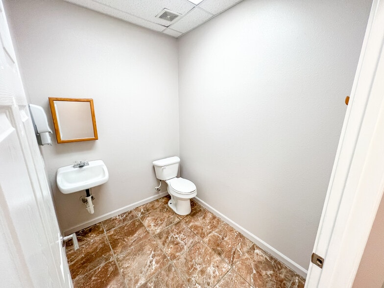 More Photos Of 12618 W County Road 133, Odessa Industrial For Lease