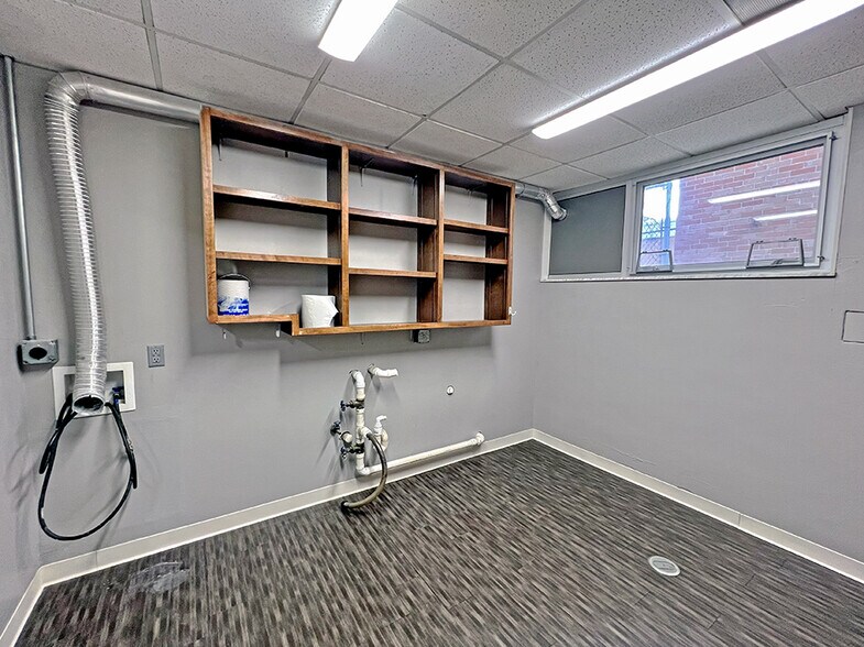 More Photos Of 1117 Washington St, Highland Medical For Sale