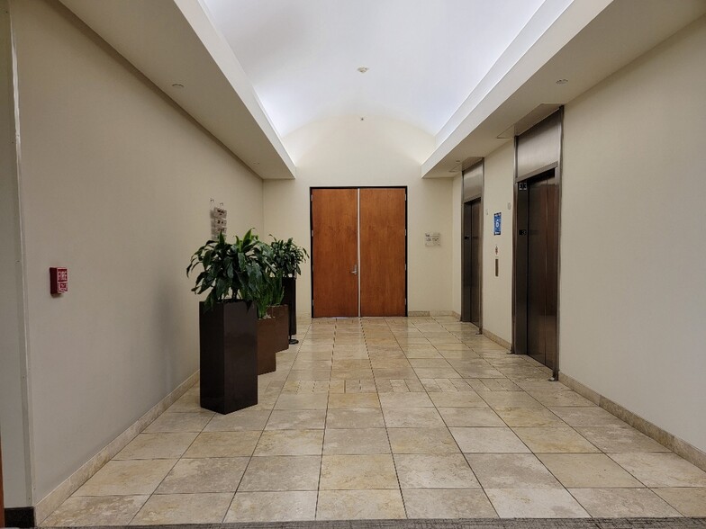 More Photos Of 4200 Concours, Ontario Office For Lease