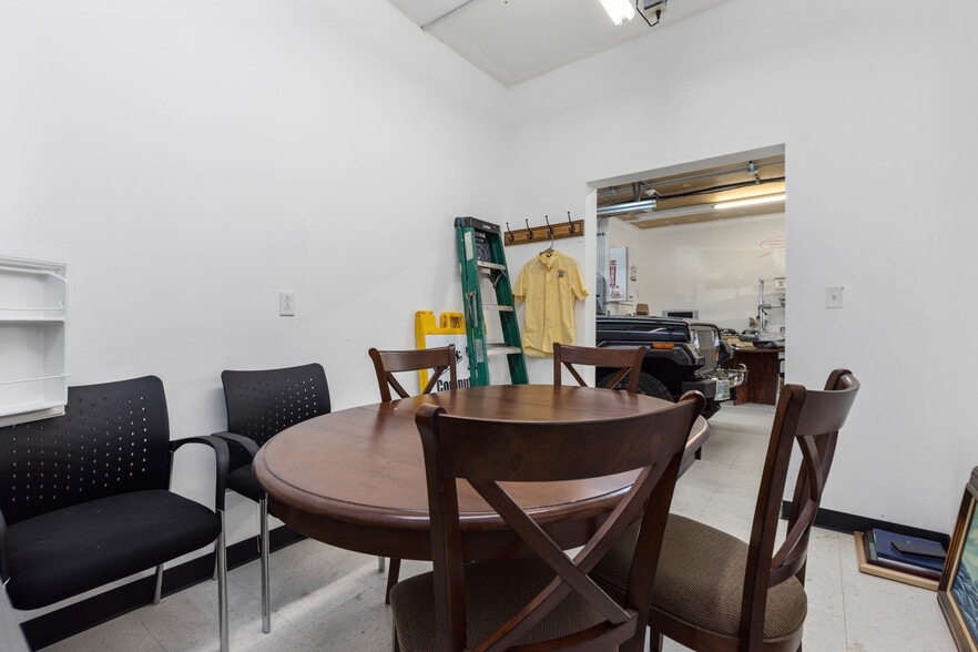 More Photos Of 11 Tracy Ln, Hudson Storefront For Sale