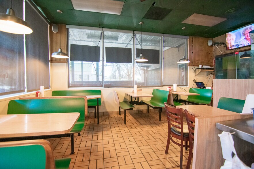 More Photos Of 110 S Main Ave, Pine Mountain Restaurant For Sale