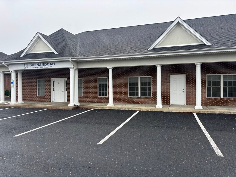 More Photos Of 1557 Lee Hwy, Staunton Office For Lease