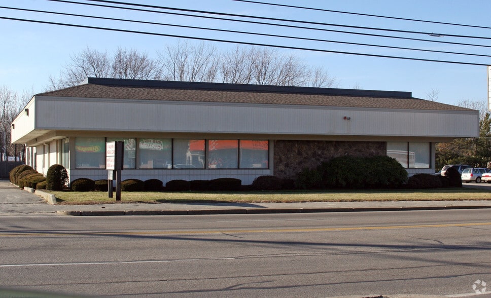 More Photos Of 639 Metacom Ave, Warren Medical For Sale