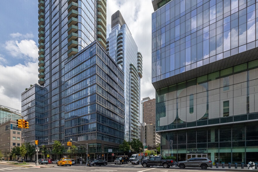 More Photos Of 555 W 59th St, New York Apartments For Lease