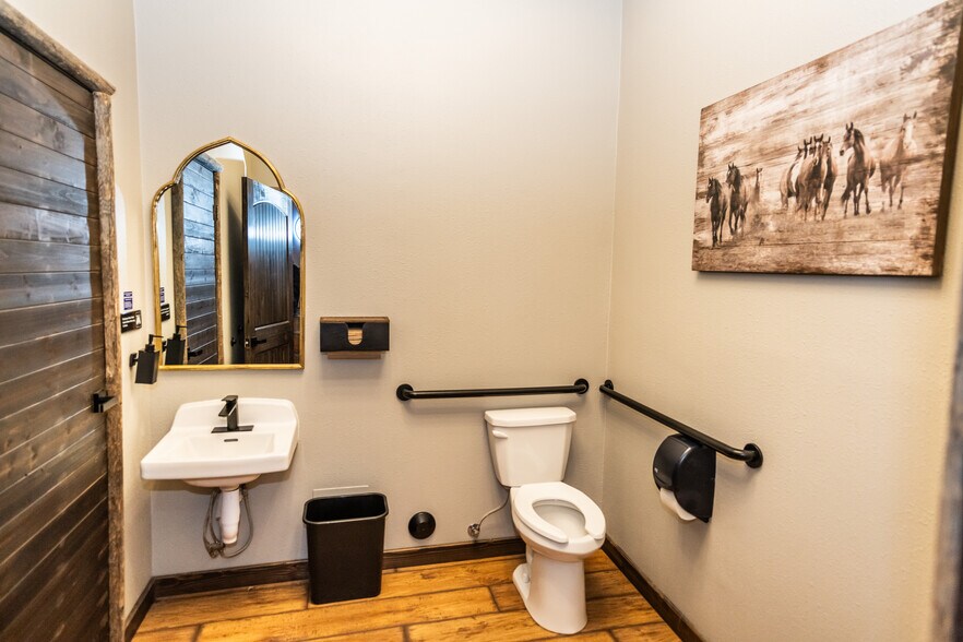 More Photos Of 152 Johnson Ave, Orofino Bar For Sale