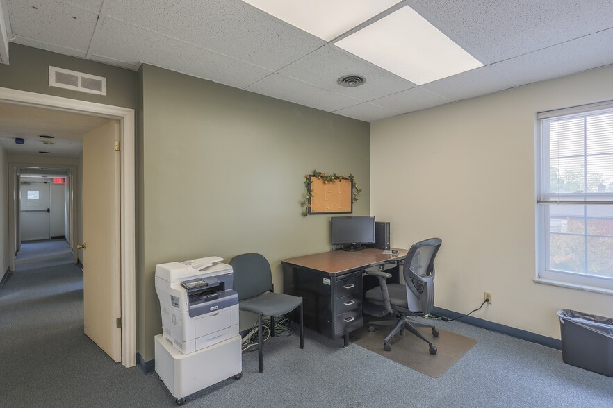 More Photos Of 5830 N High St, Worthington Office For Lease