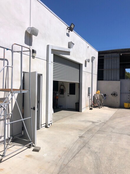 More Photos Of 16619 S Broadway St, Gardena Flex For Lease