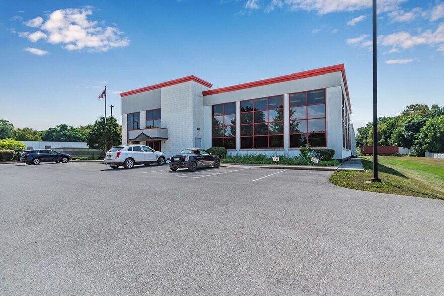 More Photos Of 1514 Commerce Ave, Carlisle Light Distribution For Lease