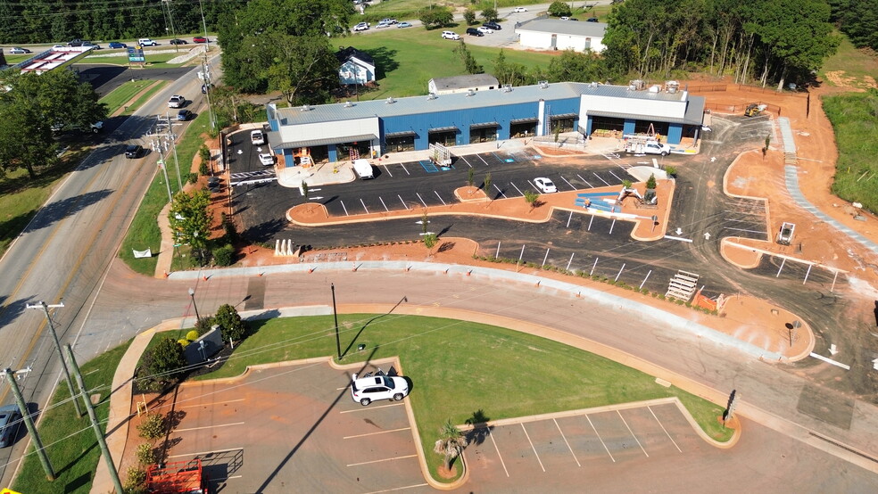 More Photos Of 5 Moorlyn Ln, Greer Storefront For Lease