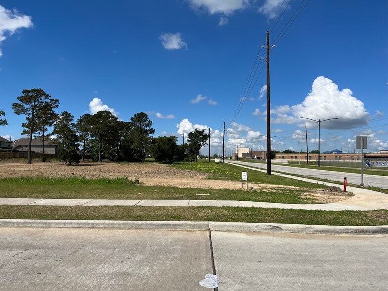 More Photos Of 0 Lakes Of Champions Dr, Mont Belvieu Land For Sale