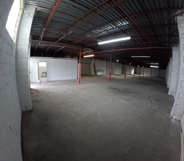 More Photos Of 682 Edgewood Ave N, Jacksonville Warehouse For Lease