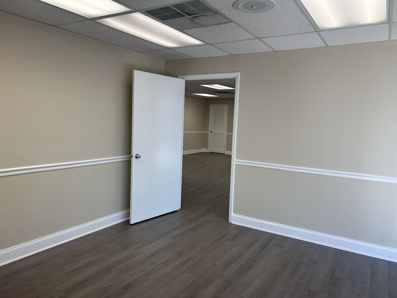 More Photos Of 3750 US Highway 27 N, Sebring General Retail For Sale