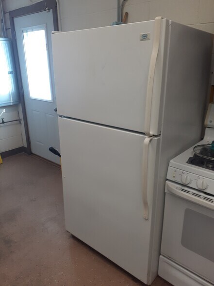 More Photos Of 507 Sherman St, Belleville General Retail For Sale