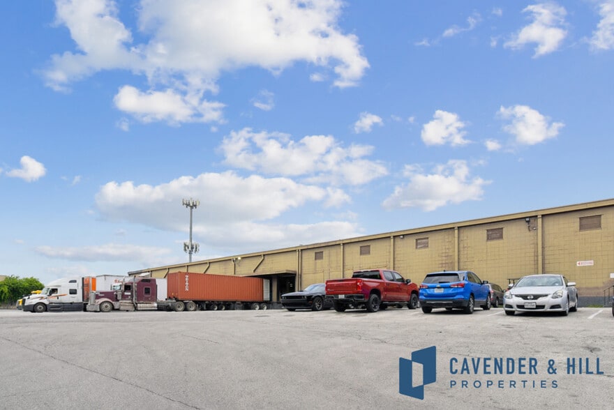 More Photos Of 3200 E Houston St, San Antonio Warehouse For Sale