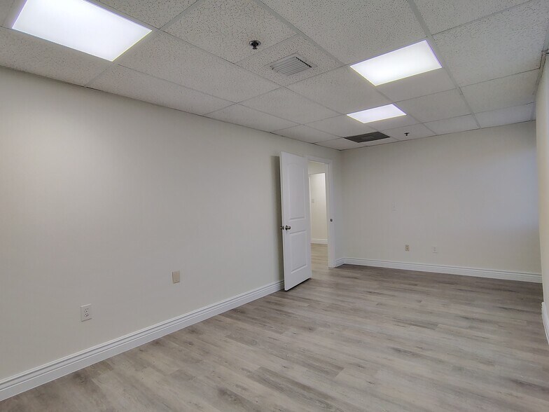 More Photos Of 2405-2425 N University Dr, Coral Springs Loft Creative Space For Lease