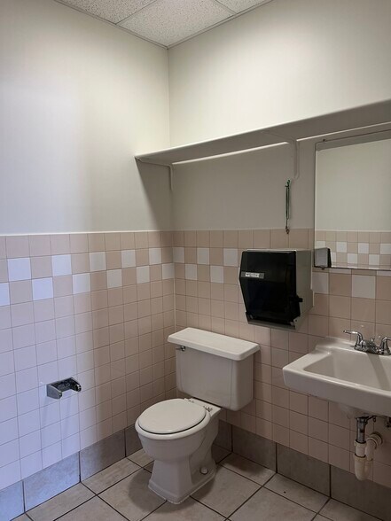 More Photos Of 870 Richard Rd, Dyer Freestanding For Lease