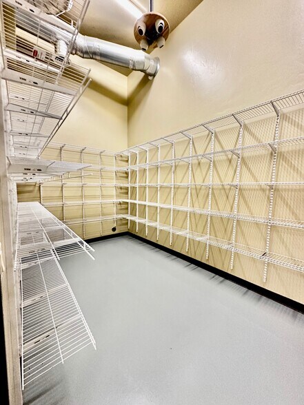 More Photos Of 1043 N River Rd, Palisade Freestanding For Lease