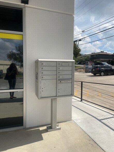More Photos Of 7302 Louis Pasteur Dr, San Antonio Storefront For Lease