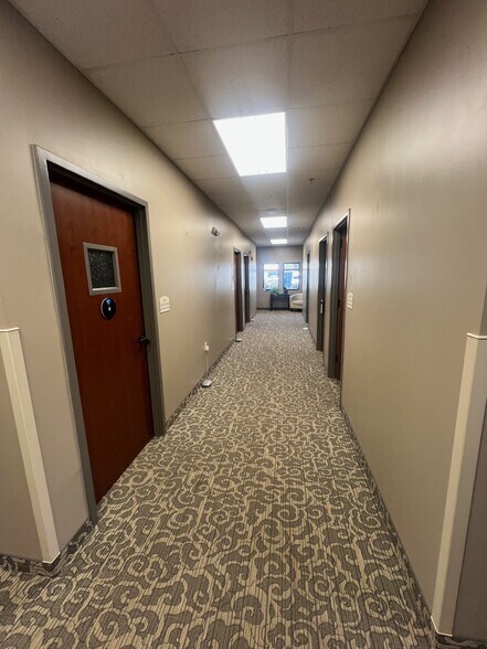 More Photos Of 121 Saint Andrews Ct, Mankato Medical For Lease