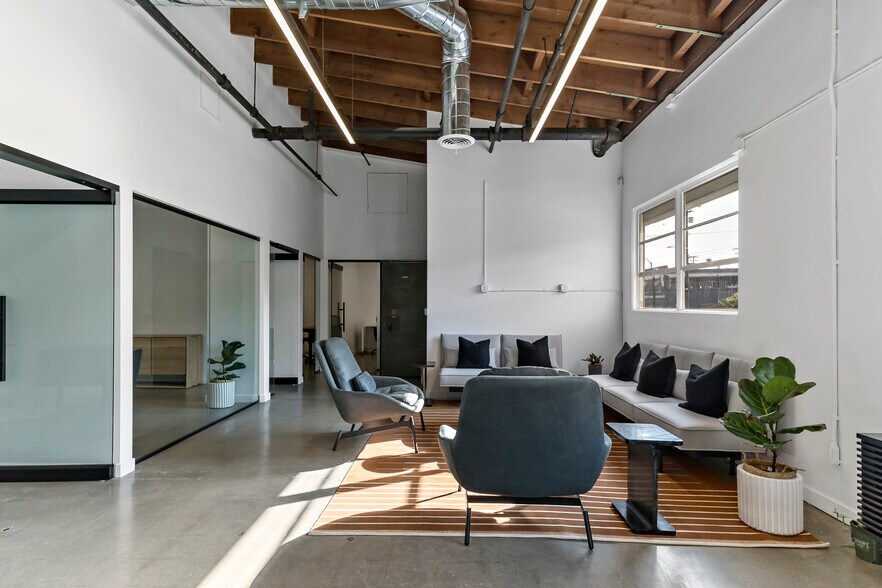 More Photos Of 1322-1326 Obispo Ave, Long Beach Warehouse For Lease