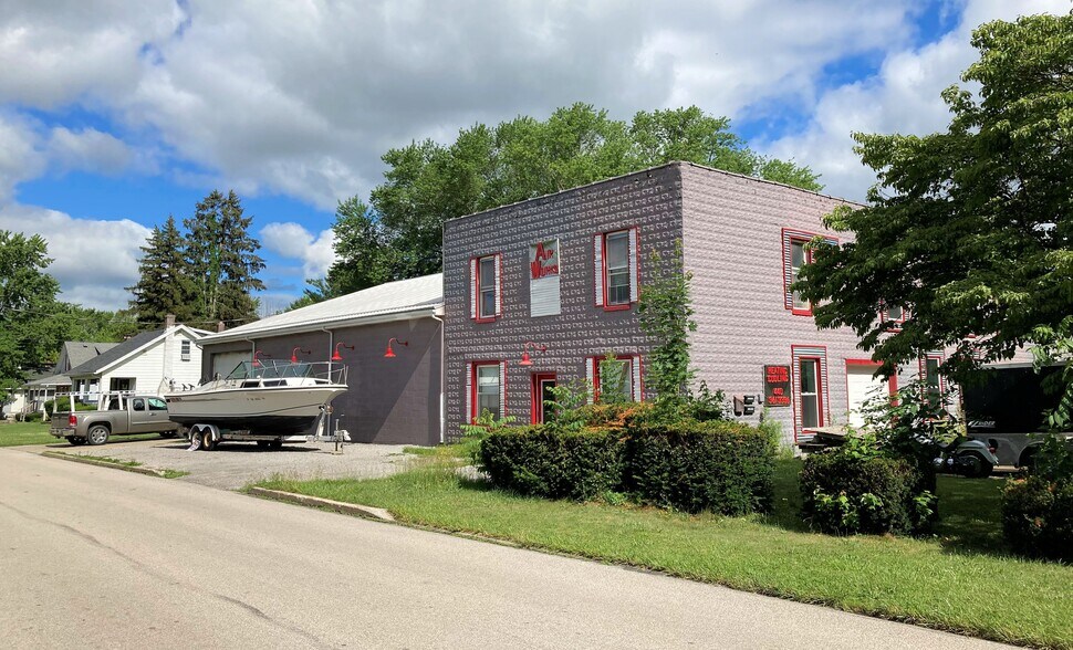 Primary Photo Of 670 Sherman, Geneva Flex For Sale