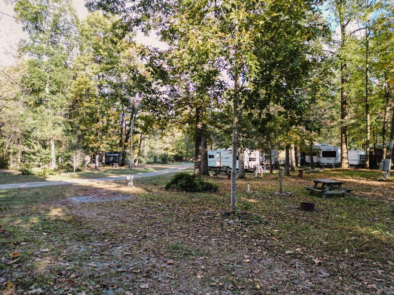 More Photos Of 78 Pebble Mountain Cir, Chuckey Trailer Camper Park For Sale