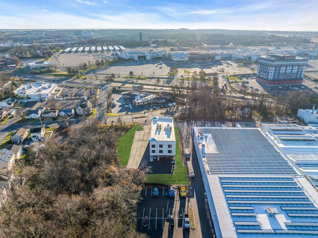 More Photos Of 374 Green St, Woodbridge Coworking Space