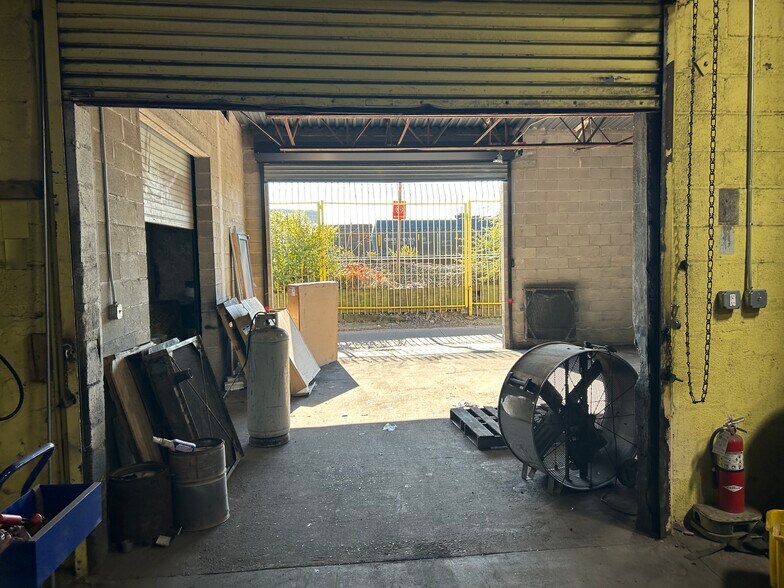 More Photos Of 437-441 Adams St, Newark Warehouse For Lease