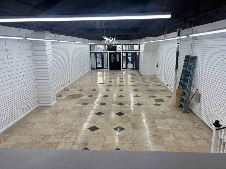 More Photos Of 108 W 4th St, Santa Ana Storefront Retail Office For Lease