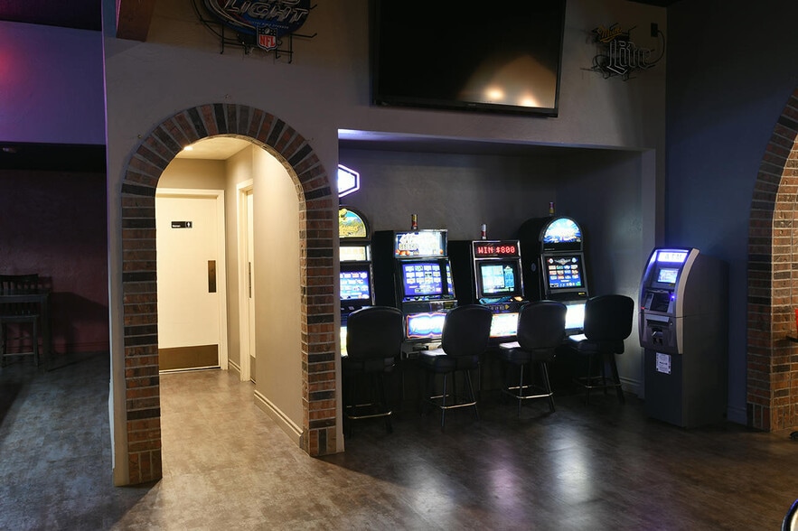 More Photos Of 239 Main St, Shelby Bar For Sale