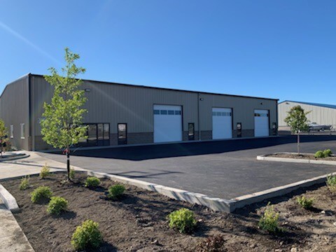 Primary Photo Of 5681 Crater Lake Hwy, Central Point Warehouse For Lease