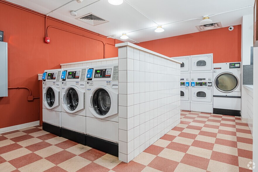 More Photos Of 6805 N Sheridan Rd, Chicago Apartments For Lease